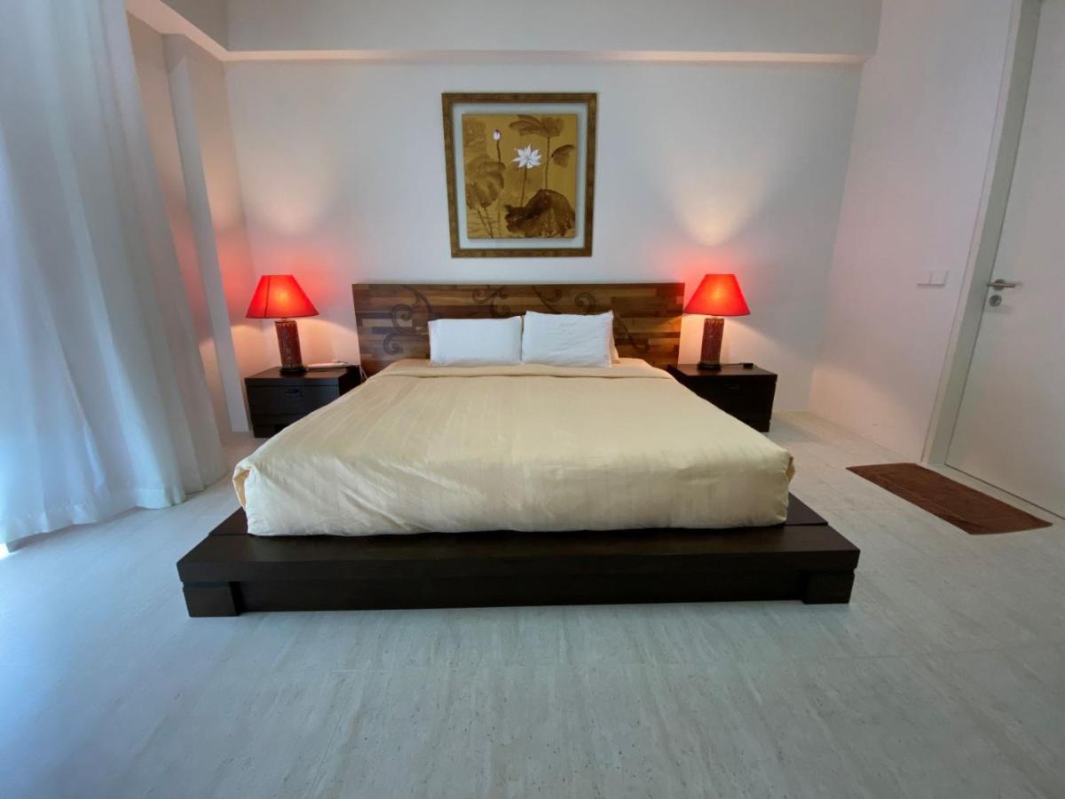 By The Sea@ Cozy Beachfront Home Batu Ferringhi Exterior photo