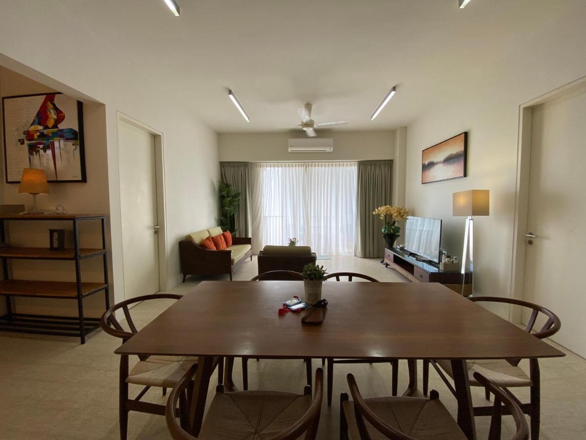 By The Sea@ Cozy Beachfront Home Batu Ferringhi Exterior photo