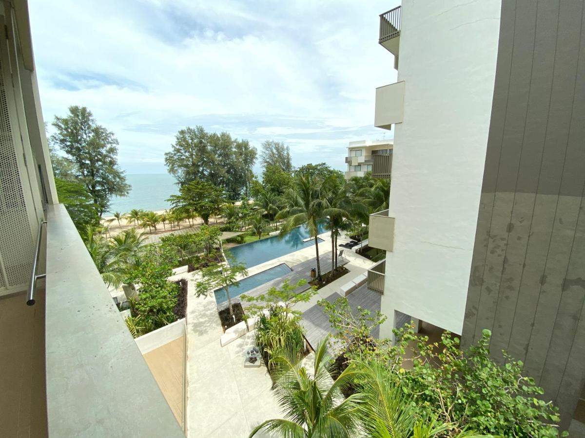 By The Sea@ Cozy Beachfront Home Batu Ferringhi Exterior photo