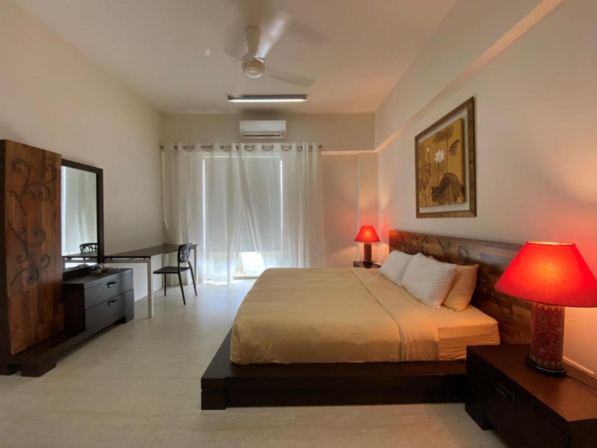 By The Sea@ Cozy Beachfront Home Batu Ferringhi Exterior photo
