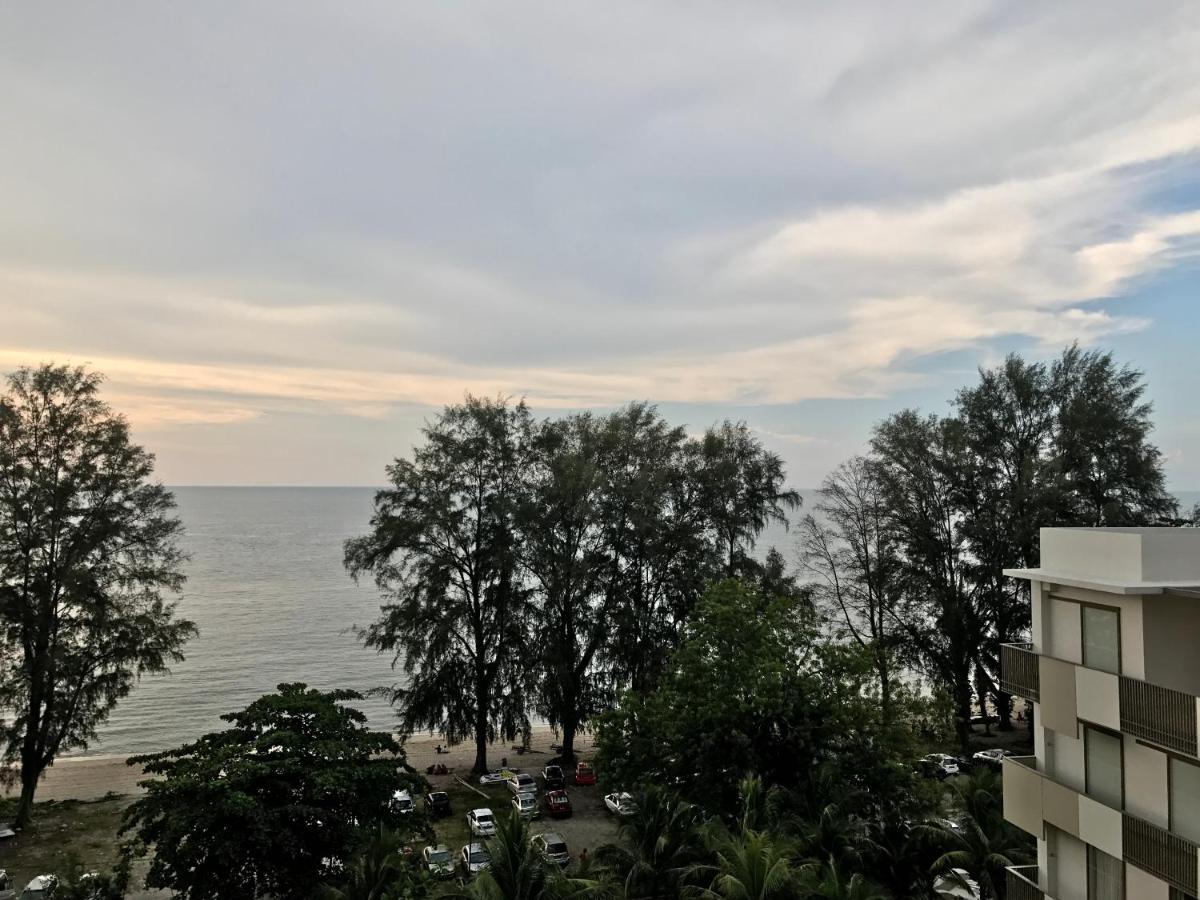 By The Sea@ Cozy Beachfront Home Batu Ferringhi Exterior photo