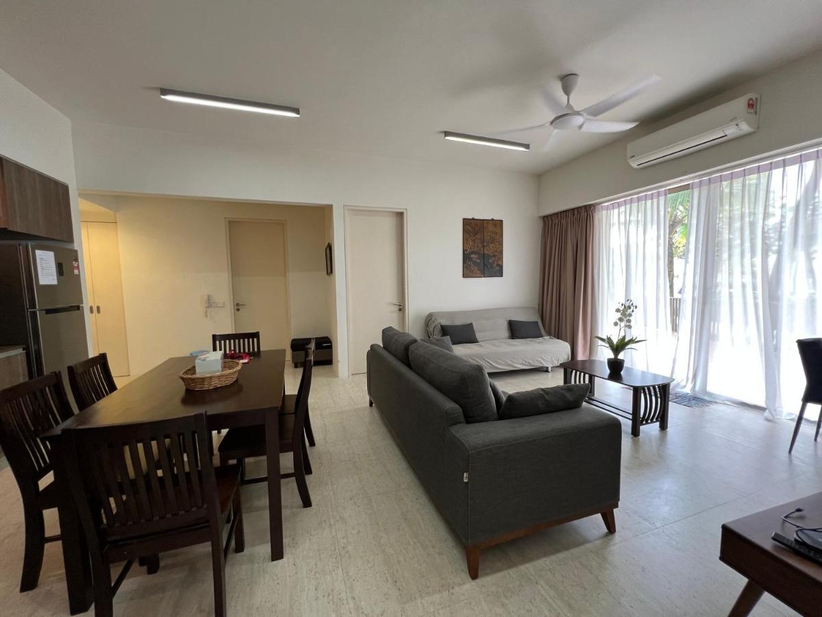 By The Sea@ Cozy Beachfront Home Batu Ferringhi Exterior photo
