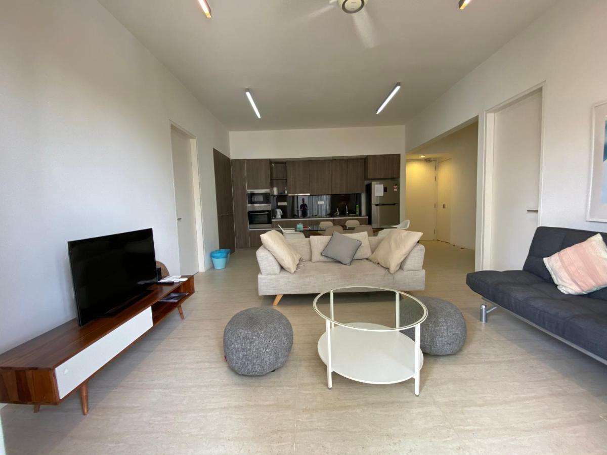 By The Sea@ Cozy Beachfront Home Batu Ferringhi Exterior photo