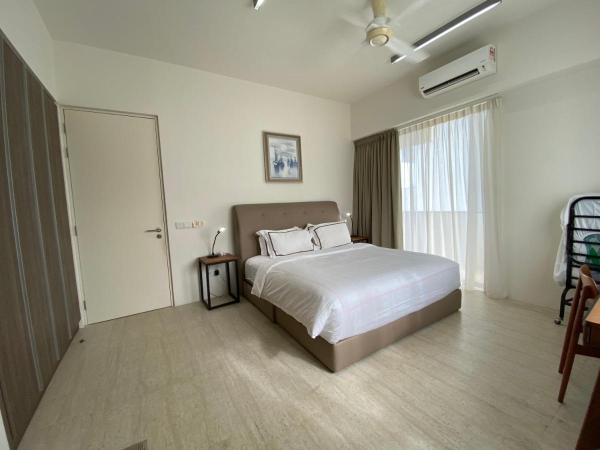 By The Sea@ Cozy Beachfront Home Batu Ferringhi Exterior photo