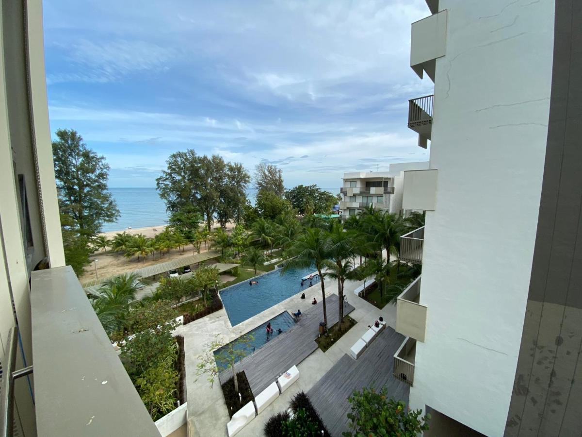 By The Sea@ Cozy Beachfront Home Batu Ferringhi Exterior photo