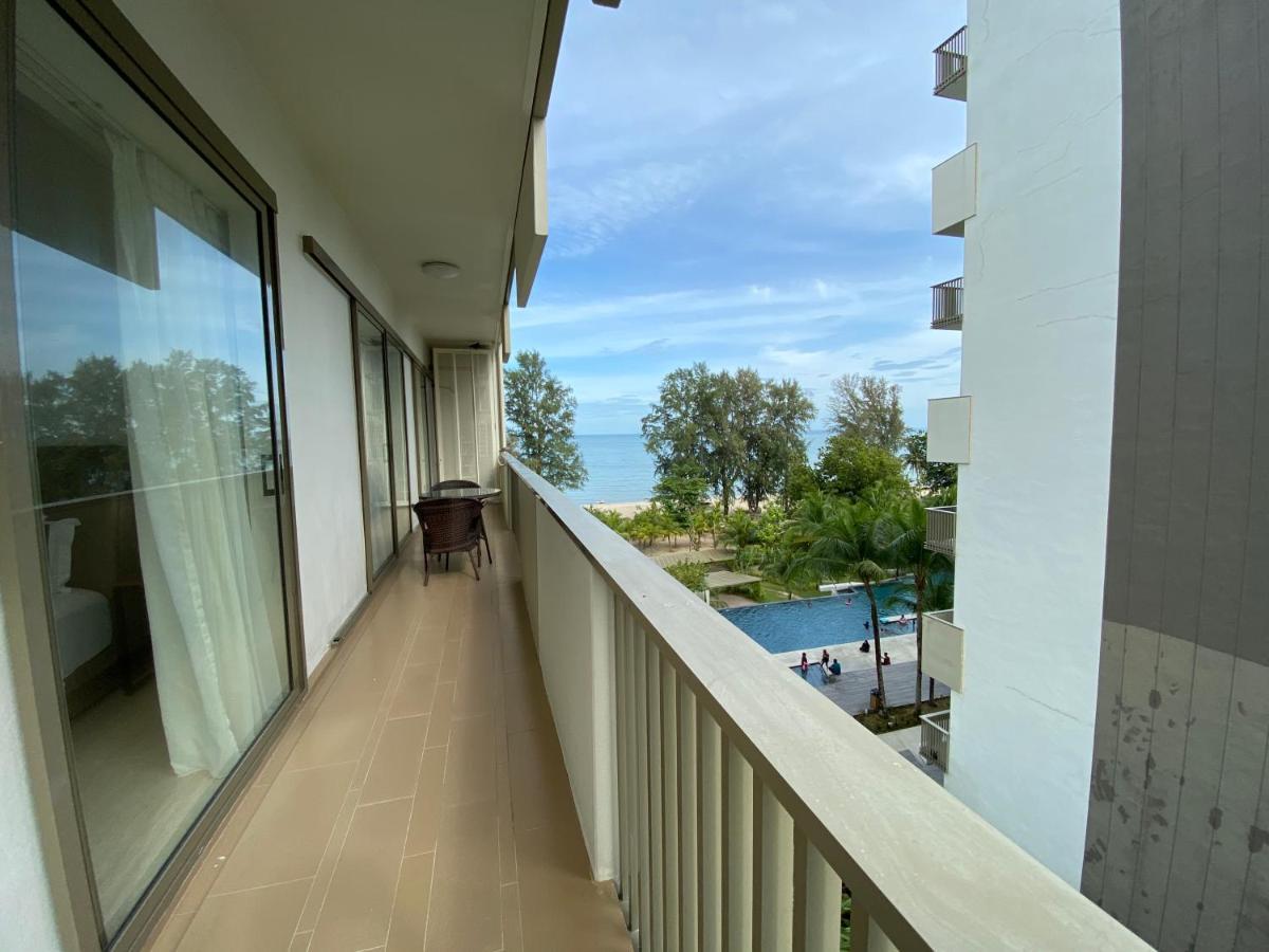 By The Sea@ Cozy Beachfront Home Batu Ferringhi Exterior photo
