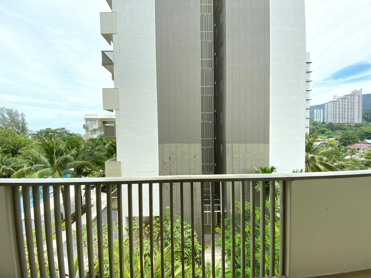 By The Sea@ Cozy Beachfront Home Batu Ferringhi Exterior photo